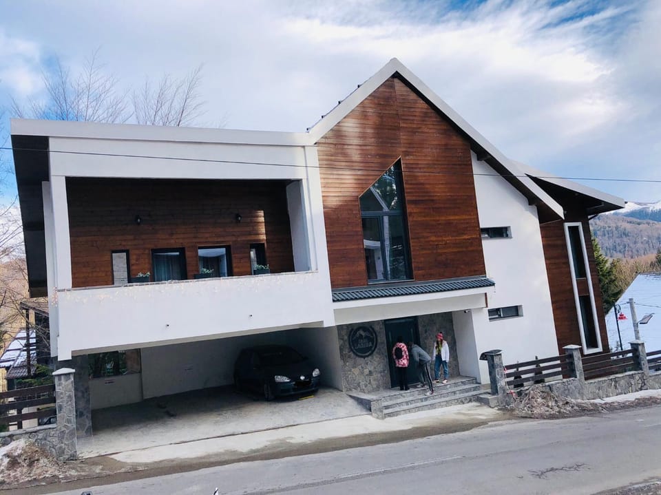 Property building, Facade/entrance