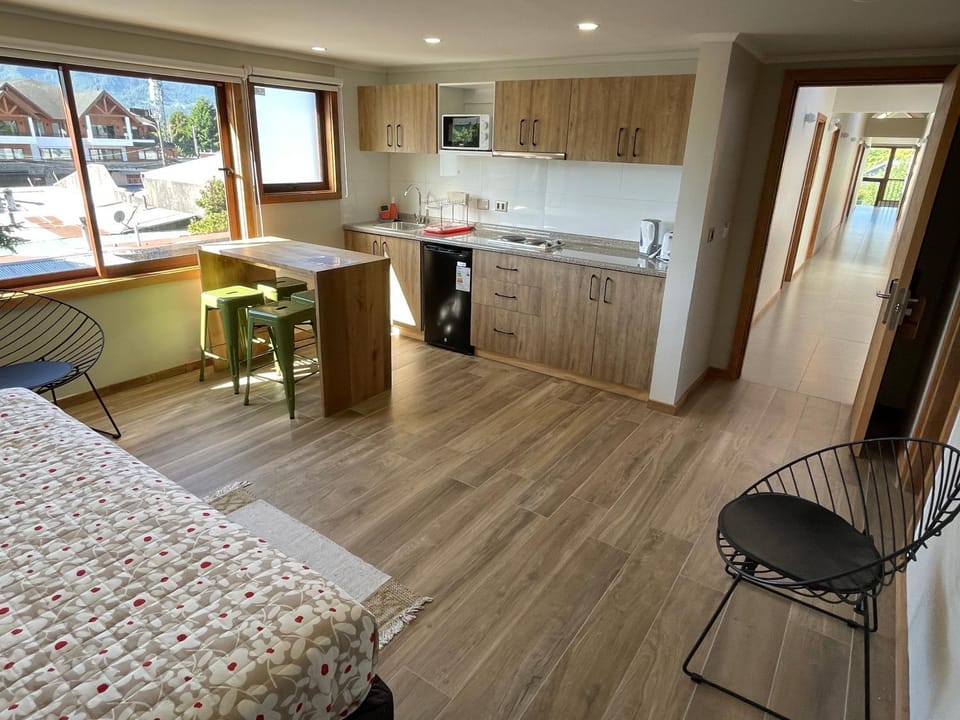 Bed, Kitchen or kitchenette, Seating area, minibar