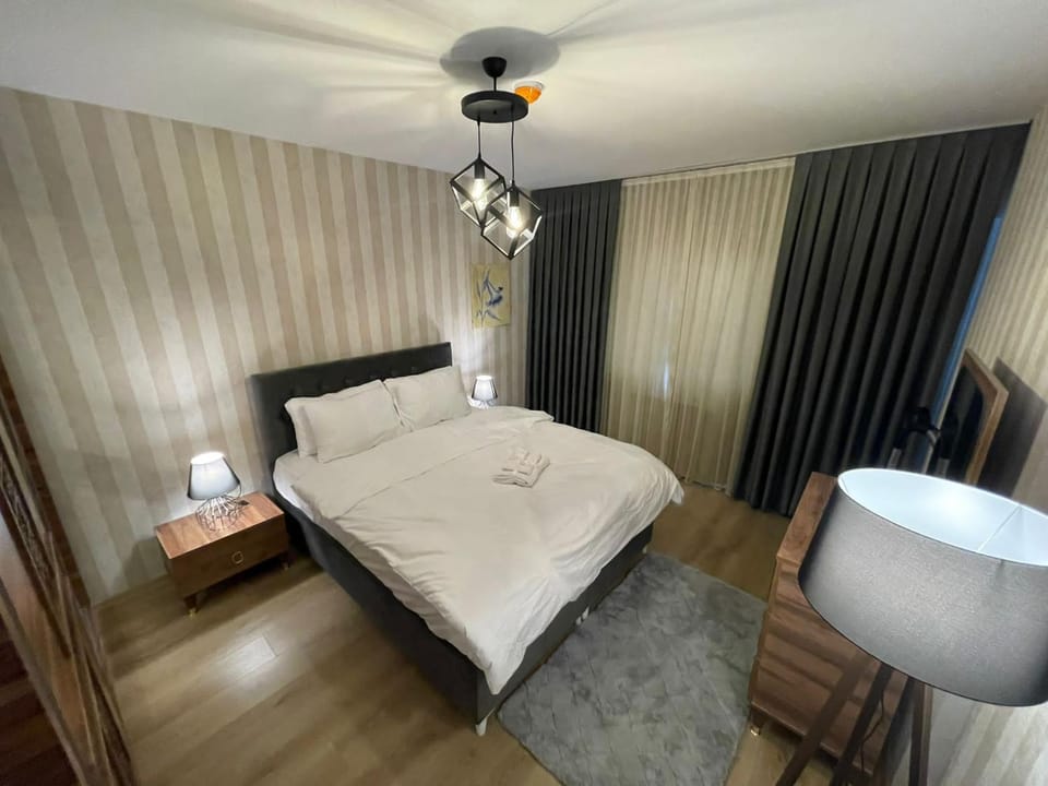 Photo of the whole room, Seating area, Bedroom