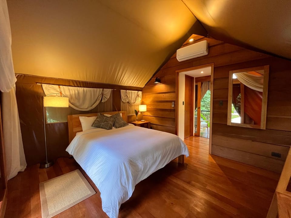 Photo of the whole room, Bedroom, air conditioner