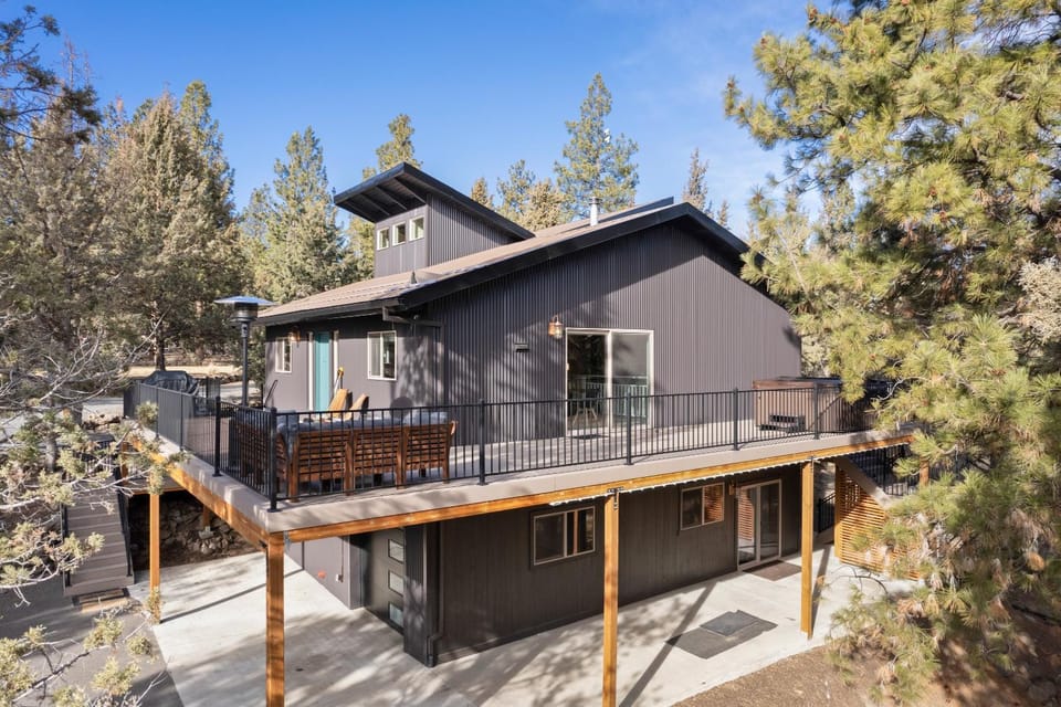 Pet Friendly Pine Knoll Home House in Bend