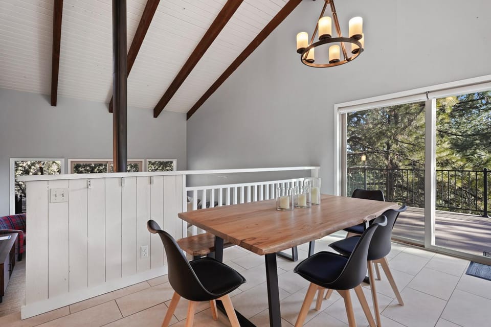 Pet Friendly Pine Knoll Home House in Bend