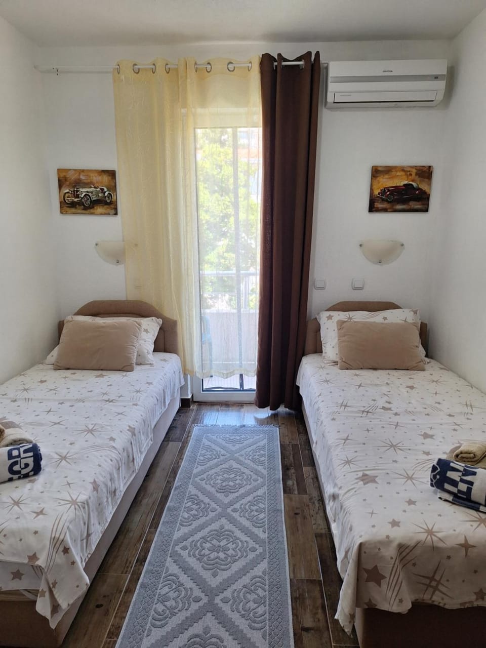 Bed, Photo of the whole room, Bedroom, air conditioner