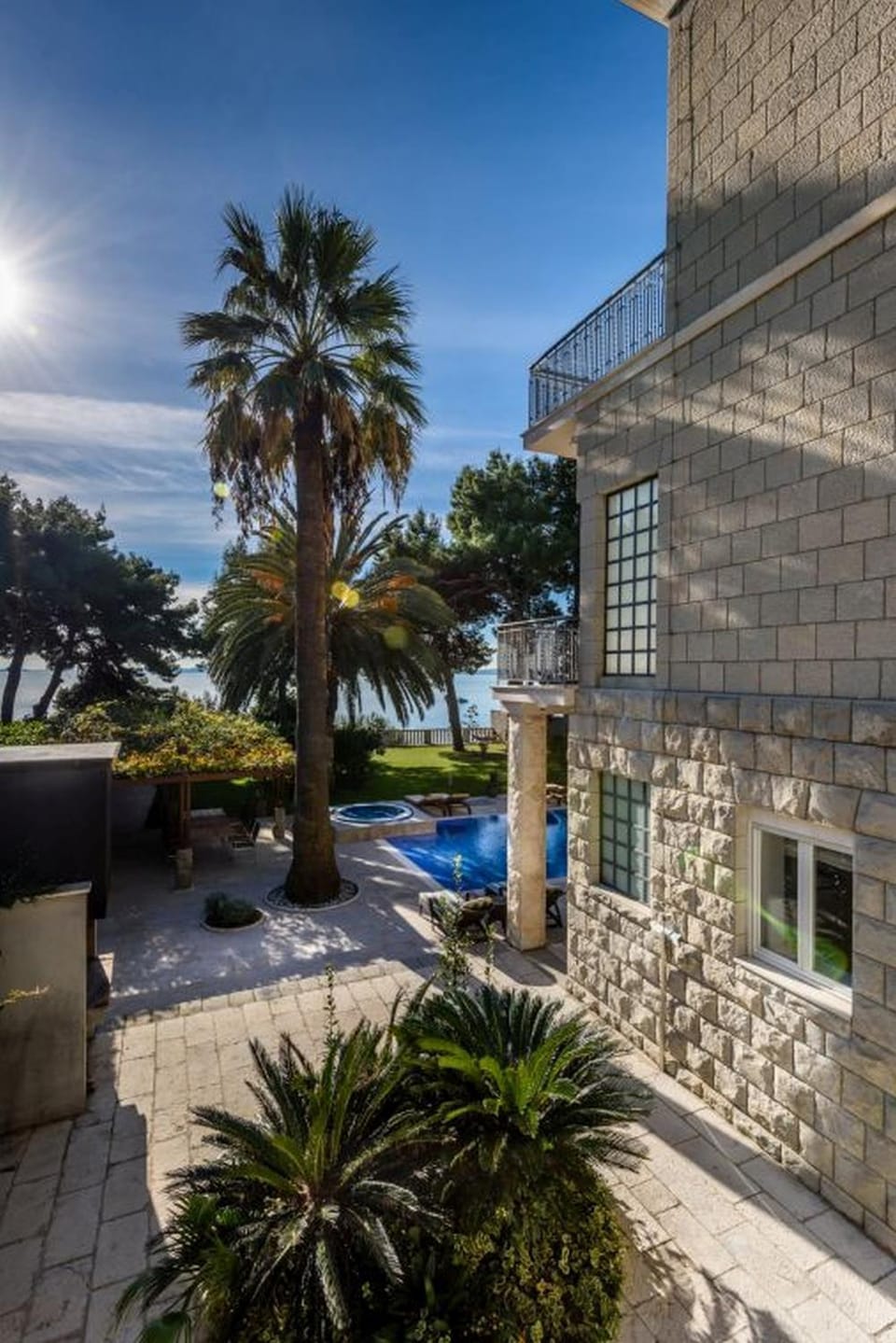 Property building, Garden, Sea view, Swimming pool