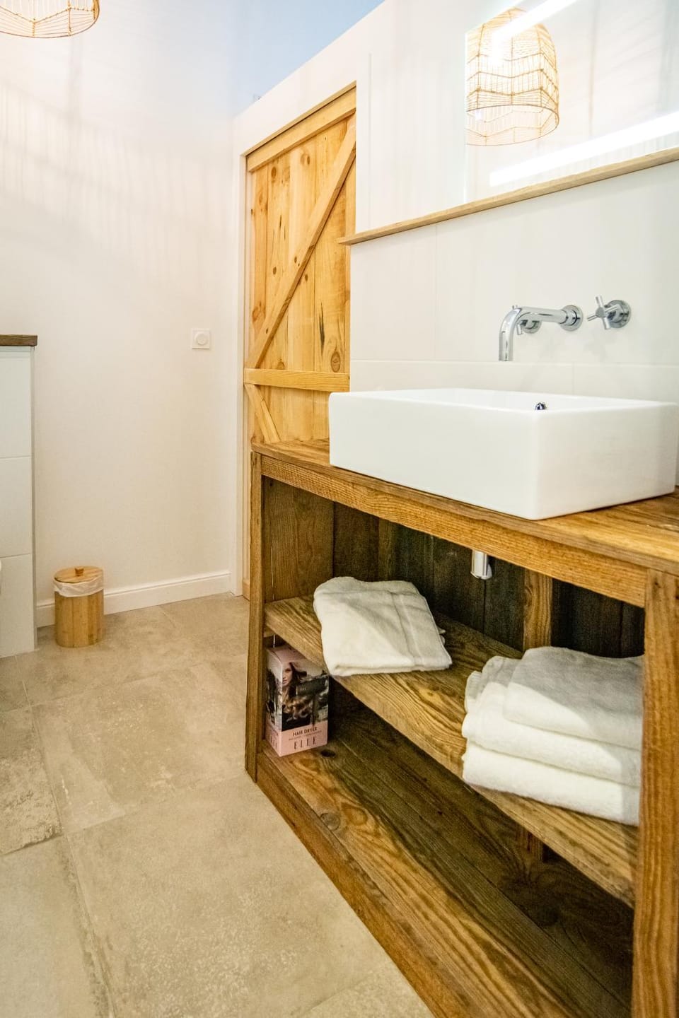 Bathroom, towels