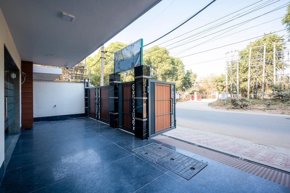 Facade/entrance