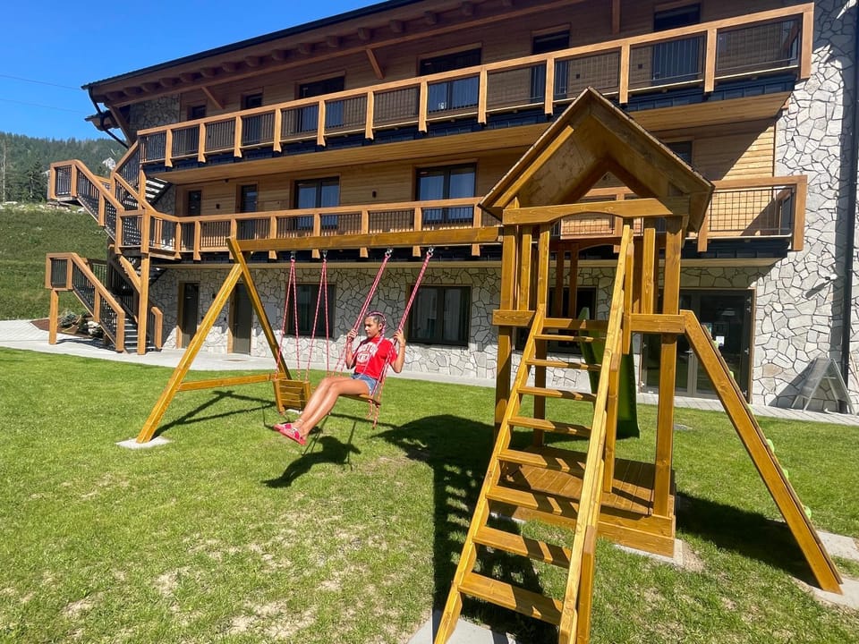 Communal lounge/ TV room, Day, Natural landscape, Children play ground, Evening entertainment