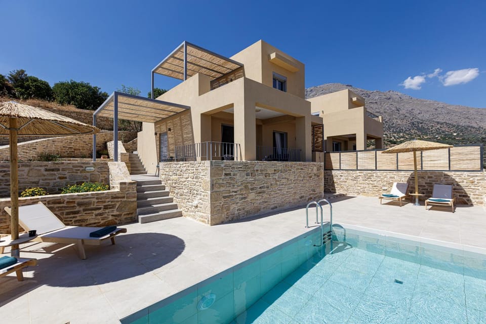 Property building, Balcony/Terrace, Swimming pool, Breakfast