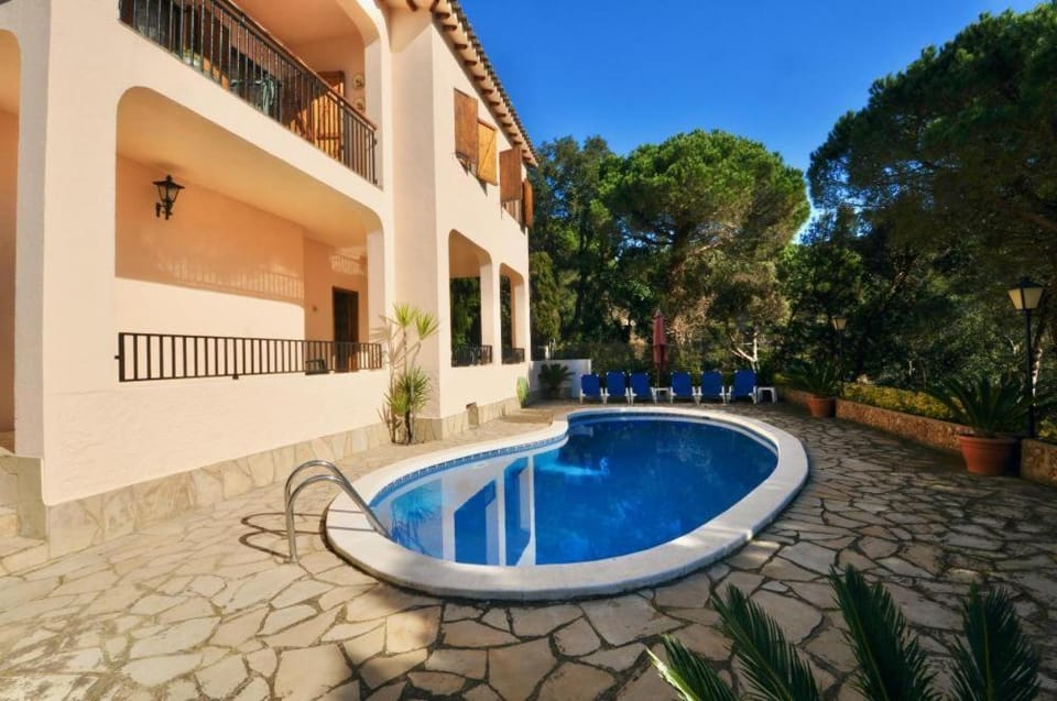 Property building, Swimming pool
