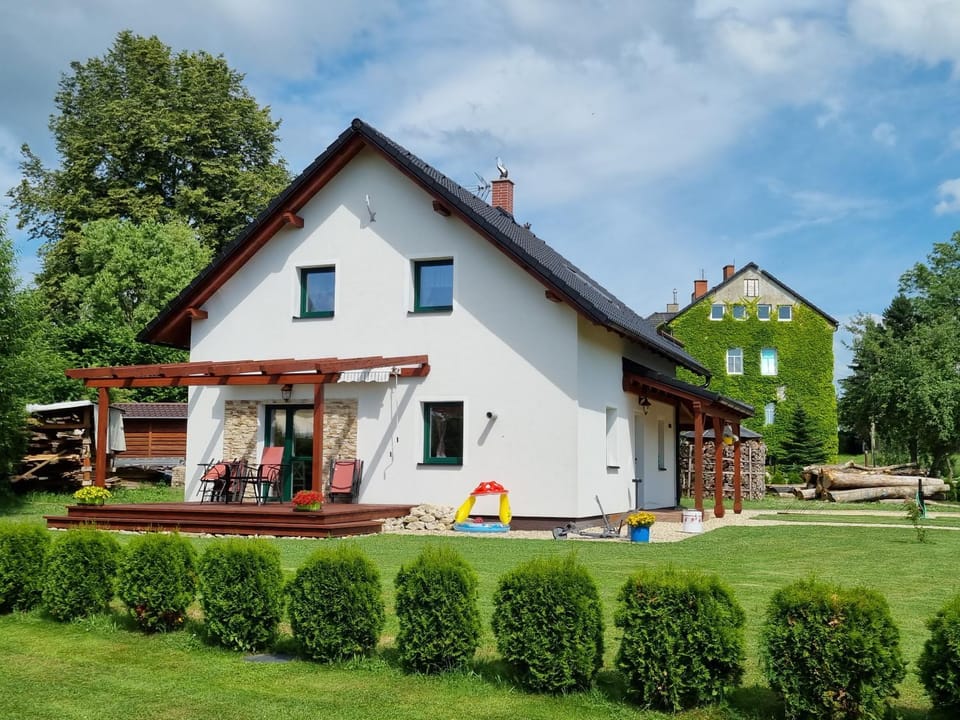 Dům a chatka pod Smrkem House in Lower Silesian Voivodeship