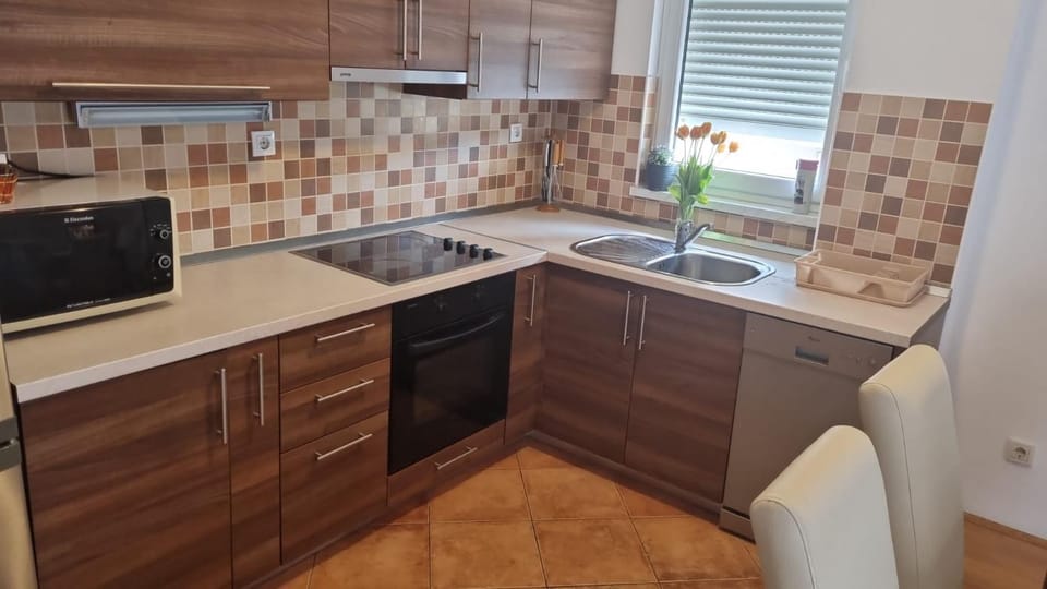 Kitchen or kitchenette, Communal kitchen