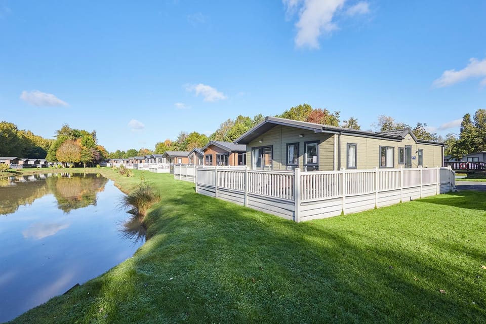 Property building, Garden, Garden view, Lake view