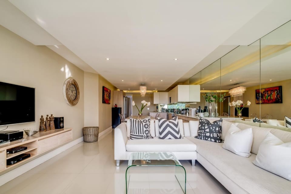 Kitchen or kitchenette, Living room, Seating area