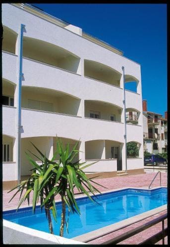 Property building, Swimming pool, Swimming pool