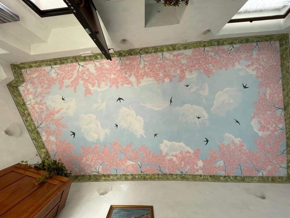 Photo of the whole room, Decorative detail