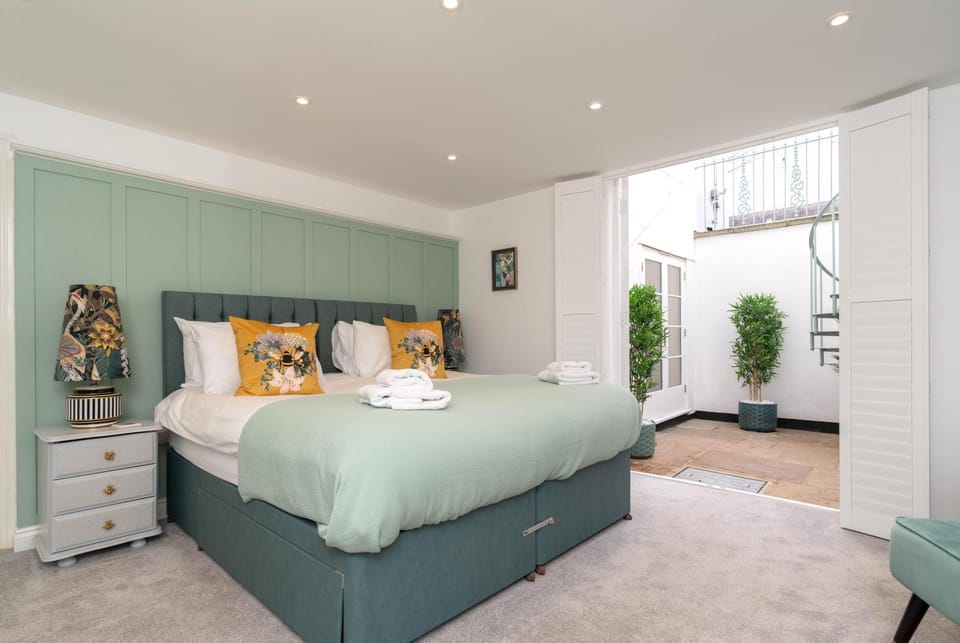 Stunning 2 Bed Basement Flat in the Heart of Cheltenham! Apartment in Cheltenham