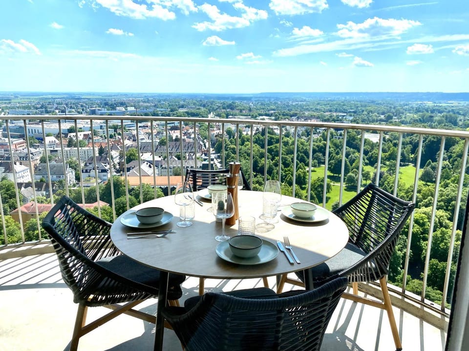 Balcony/Terrace, City view, City view, Mountain view, Mountain view, Sunrise, Sunset
