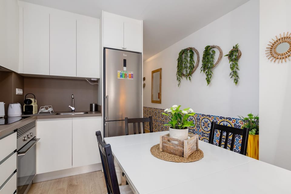 Kitchen or kitchenette, Dining area, oven, pet friendly, stove, toaster