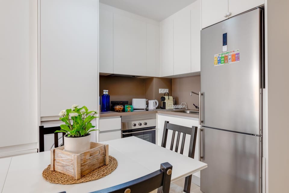 Kitchen or kitchenette, Dining area, pet friendly, stove, toaster