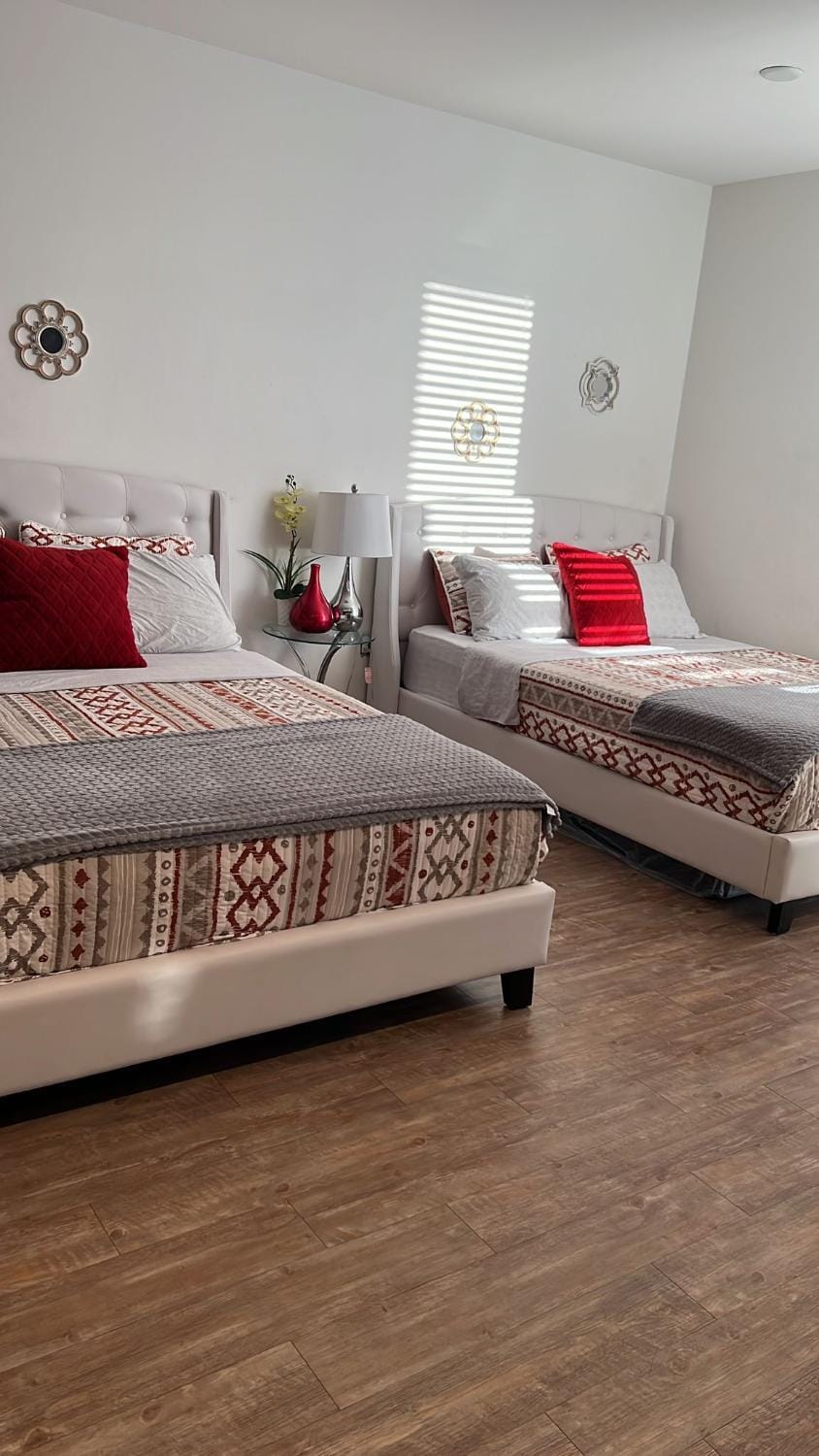 Incredible Hollywood Loft Free Parking Apartment in Hollywood