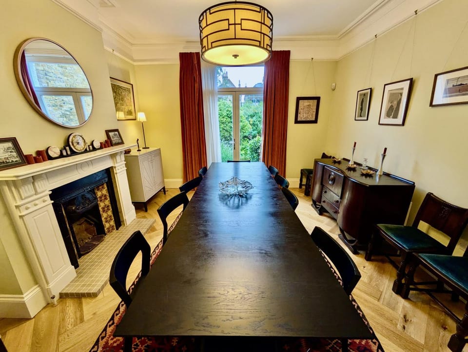 Impressive 5BR family home in Leafy House in London Borough of Southwark