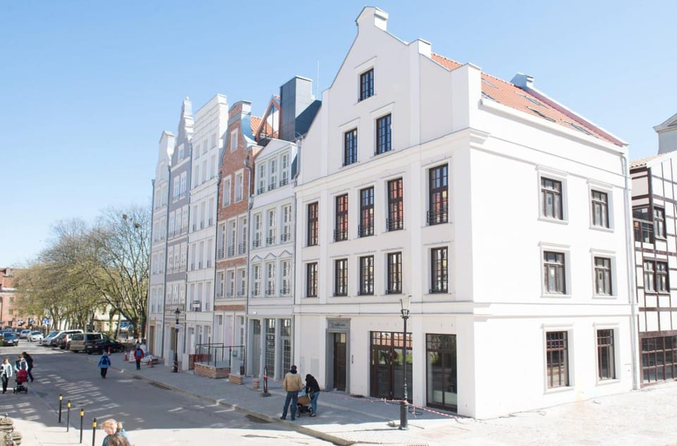 Property building, Day, Neighbourhood, City view, Street view, Location