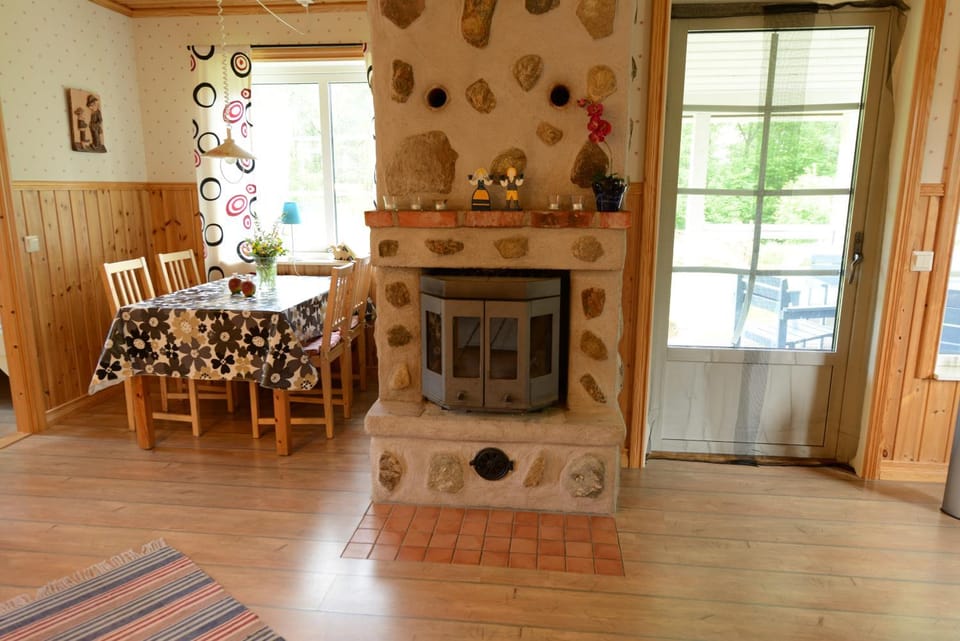 Photo of the whole room, Dining area