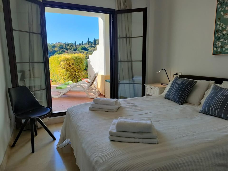 Bedroom, Garden view