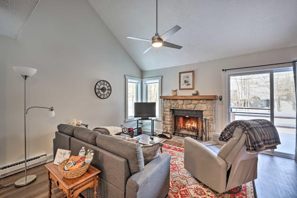 < 1 Mi to Jack Frost: Lake Harmony Townhome! House in Kidder Township