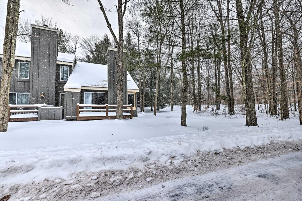 < 1 Mi to Jack Frost: Lake Harmony Townhome! House in Kidder Township