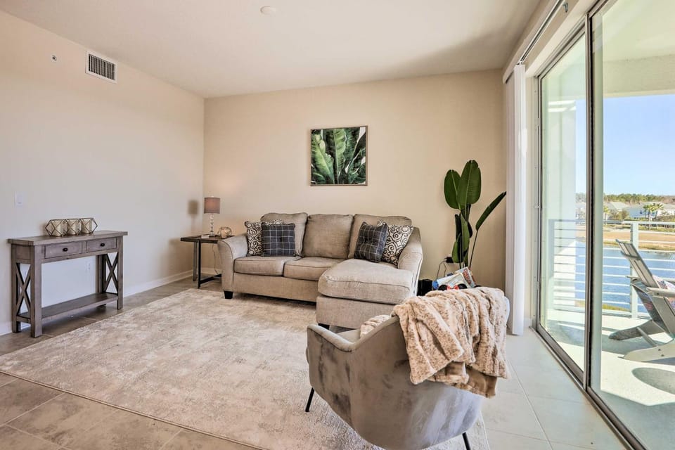 6 Mi to Disney: Resort Hideaway w/ Pool Access! House in Kissimmee