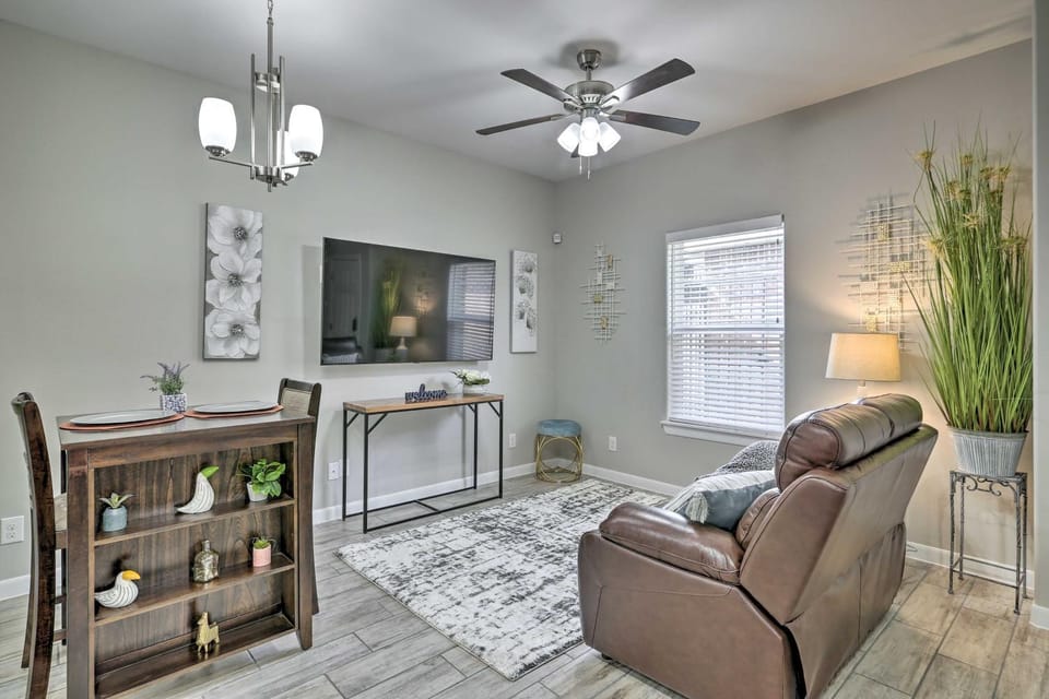3 Mi to Downtown: Relaxing Stay in Edinburg Apt! Apartment in Edinburg