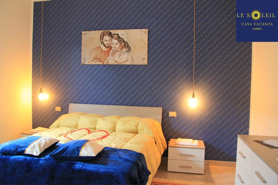 Bed, Photo of the whole room, Bedroom, hair dresser, hair dresser, internet, internet, internet, wardrobe, air conditioner, air conditioner