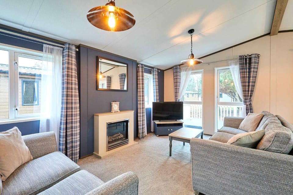 TV and multimedia, Living room, fireplace