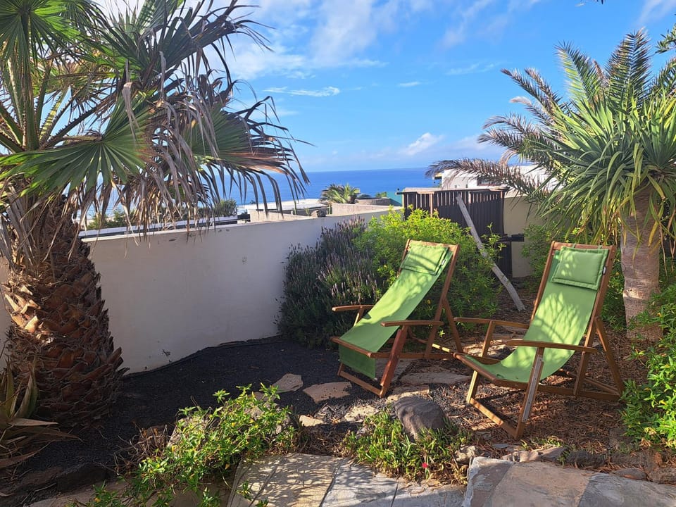 Beautiful small bungalow, amazing views and garden House in Isla de Lanzarote