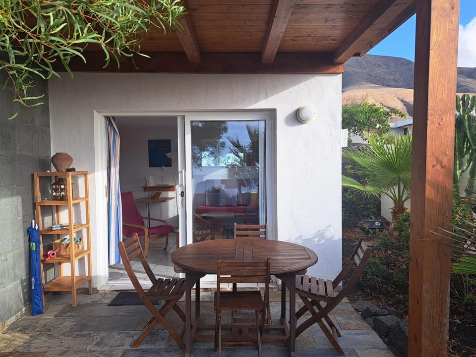 Beautiful small bungalow, amazing views and garden House in Isla de Lanzarote