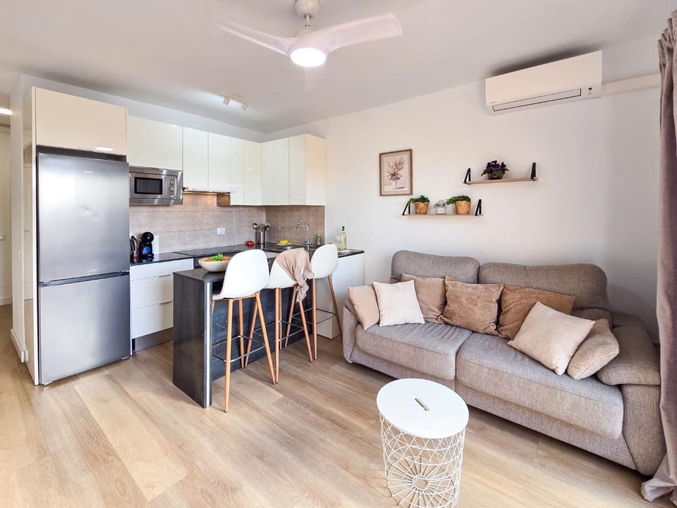 Kitchen or kitchenette, Living room, air conditioner