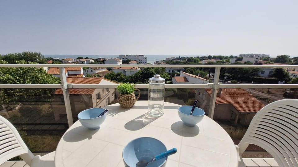 Property building, Day, Natural landscape, View (from property/room), Balcony/Terrace, Dining area, Sea view