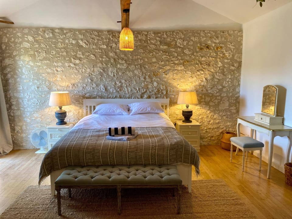Saint-Marthe Sleeps 20 with Pool House in Eymet
