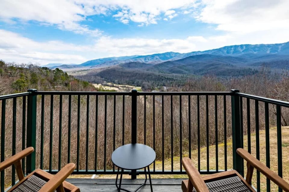 Mountain Twilight House in Pittman Center