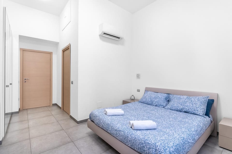 Bed, Photo of the whole room, Bedroom, towels, wardrobe, air conditioner