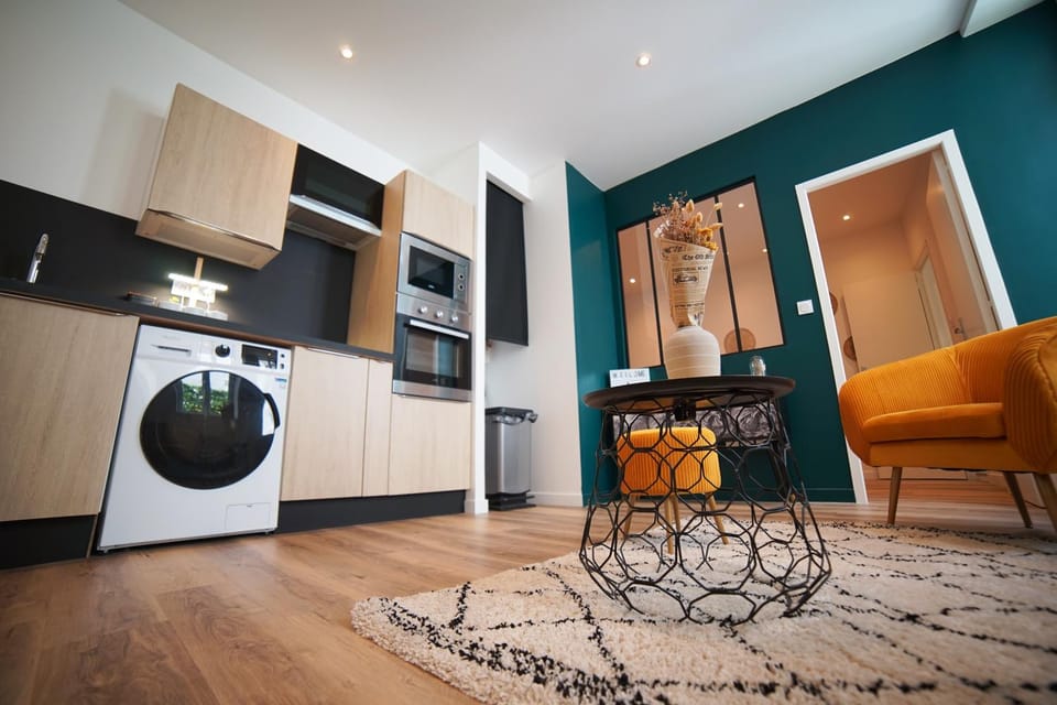 Kitchen or kitchenette, Seating area