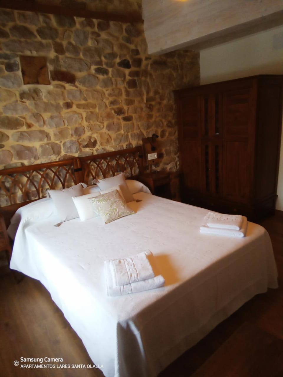 Bed, Photo of the whole room