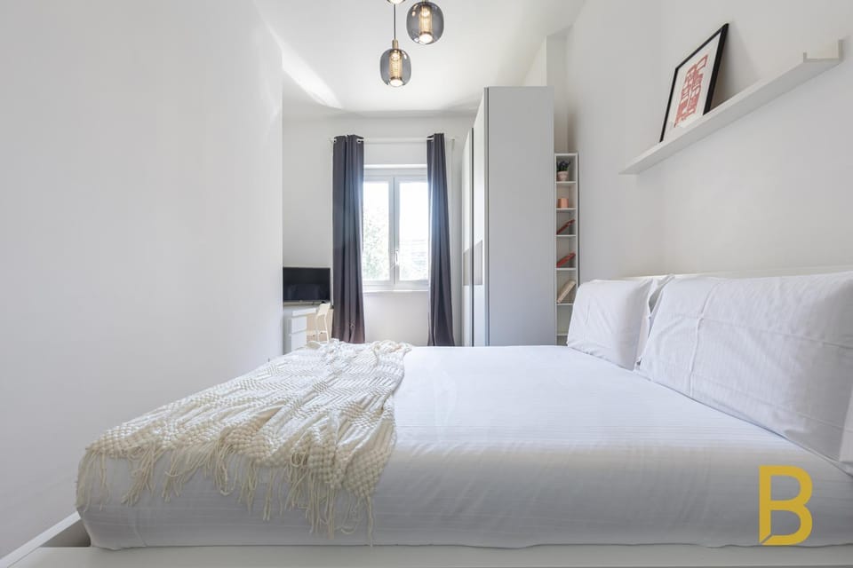 Bed, TV and multimedia, Bedroom, wardrobe