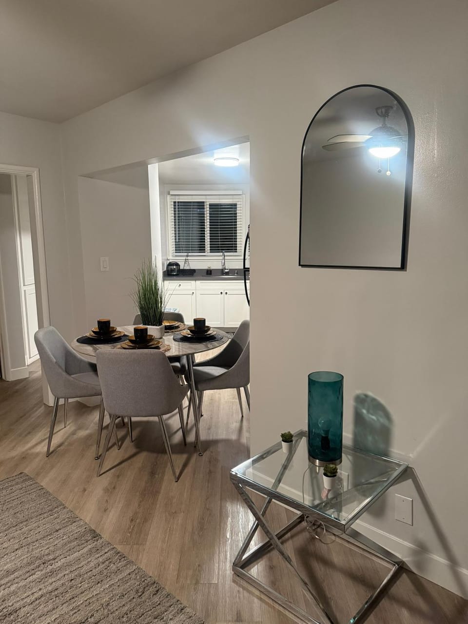 Seating area, Dining area