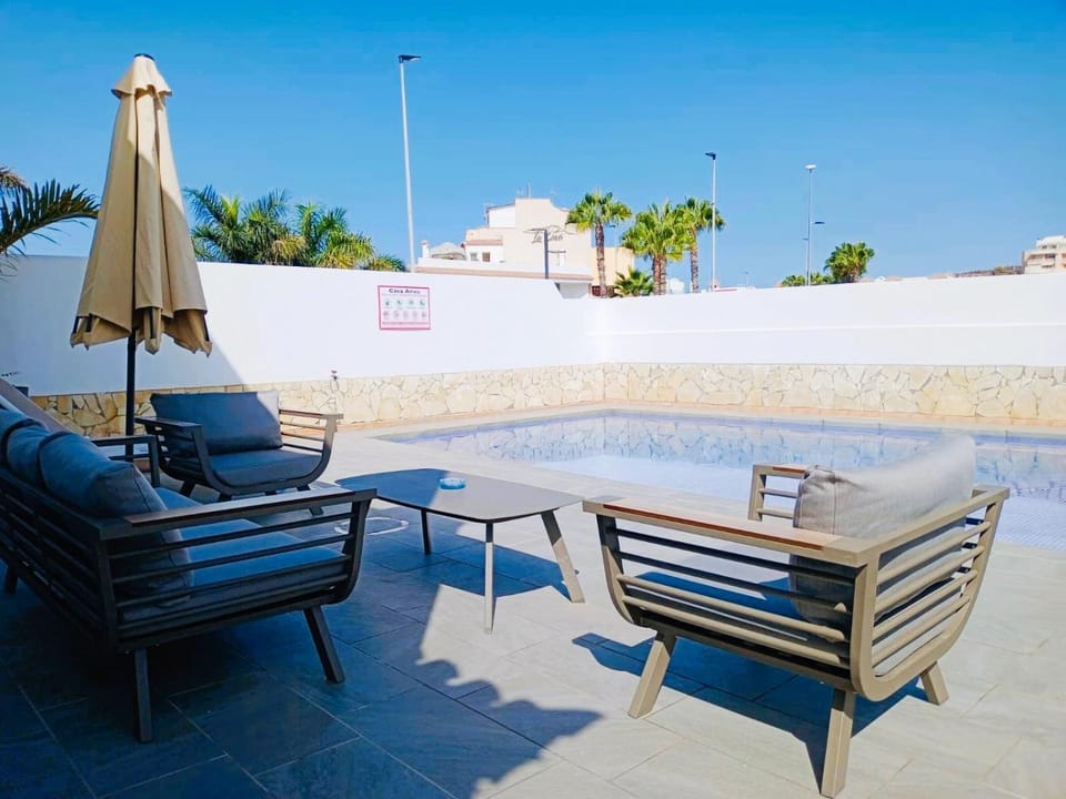Seating area, Pool view, Swimming pool, sunbed