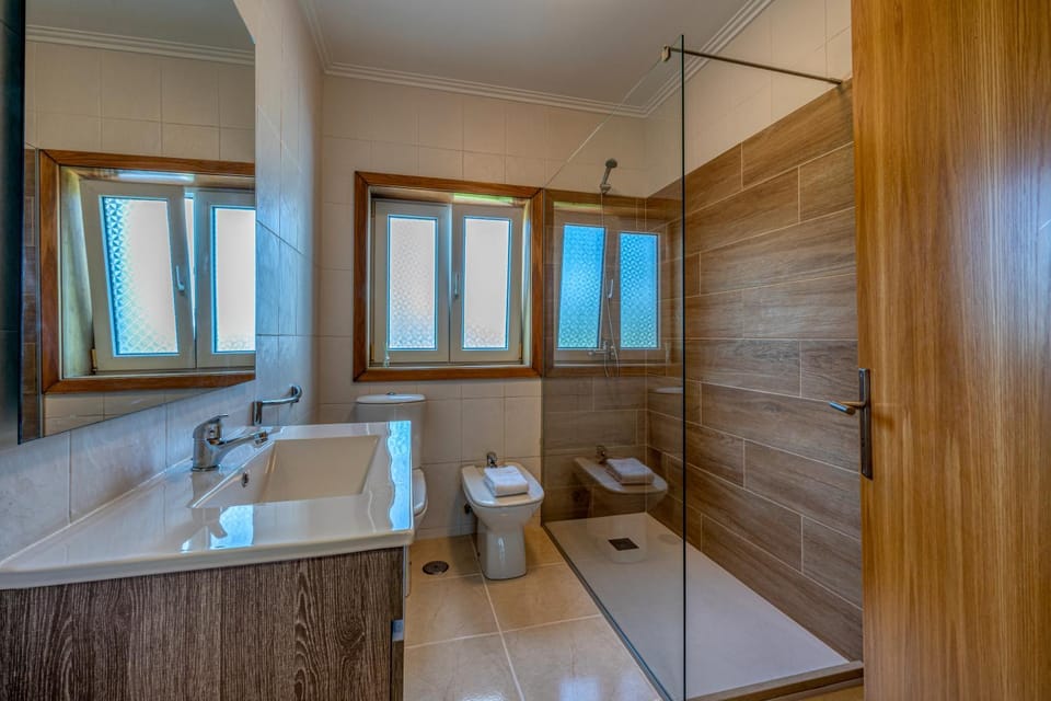 Shower, Bathroom, towels