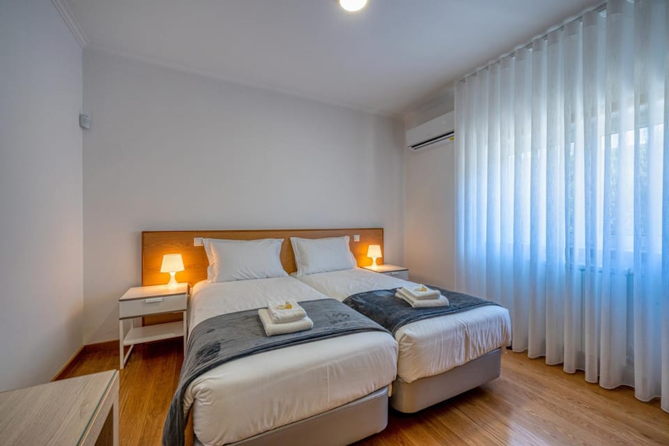 Bed, Photo of the whole room, Bedroom, towels, air conditioner