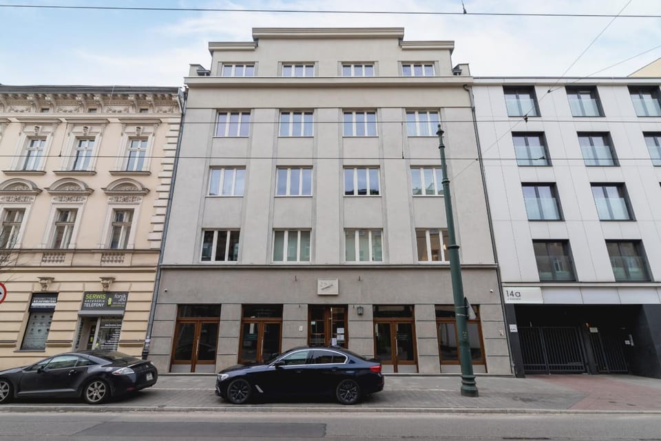 Property building, Off site, Location