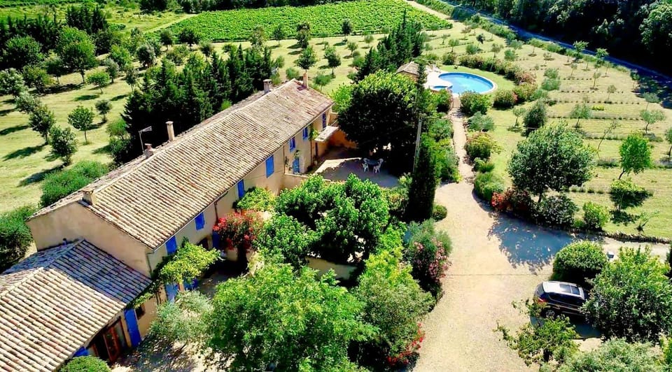 Property building, Garden, Swimming pool, Parking